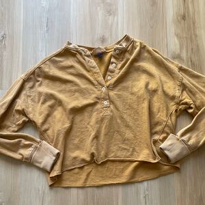 Universal thread button crop longsleeve